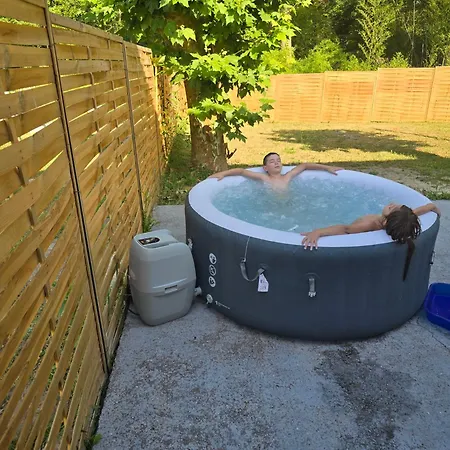 Dom wakacyjny Superbe T2 Privatif Clim Piscine Petit-dejeuner Au Horizons Landais Pontonx-sur-lʼAdour